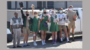 Hoërskool Nelspruit leerders is kaalvoet vir ‘n dag