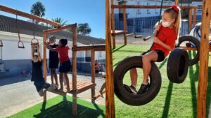 Nuwe opvoedkundige klimrame vir Laerskool Stulting speelgrond