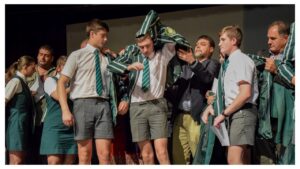 Streepbaadjies – Trotse EHS-Graad 11’s ontvang baadjies